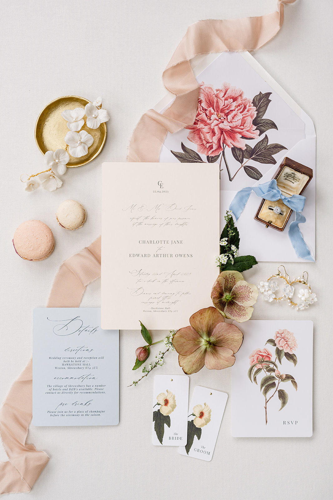 Luxury wedding invitations with flowers