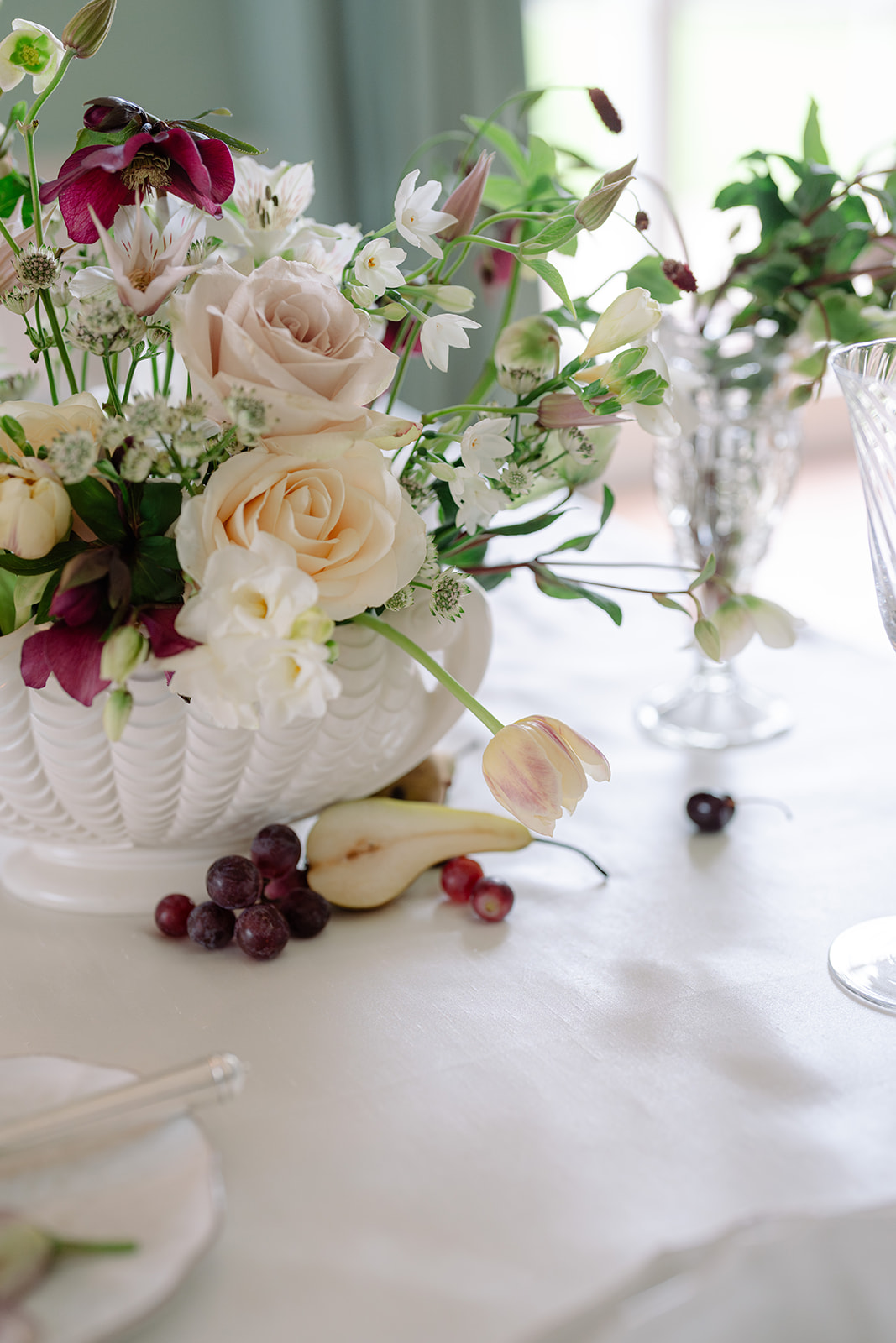 Birdsall House A colour image of fresh spring wedding flowers at a wedding planned by Soiree Studio.