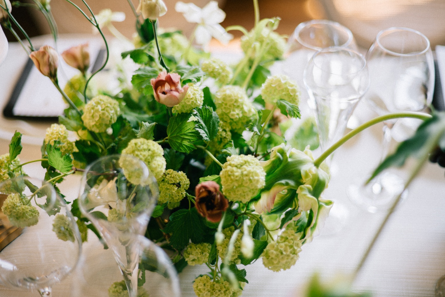 luxury-wedding-floristry-and-wedding-planning-cotswolds A colour image of luxury fresh green wedding floristry for a wedding planned by soiree studio in the Cotswolds.
