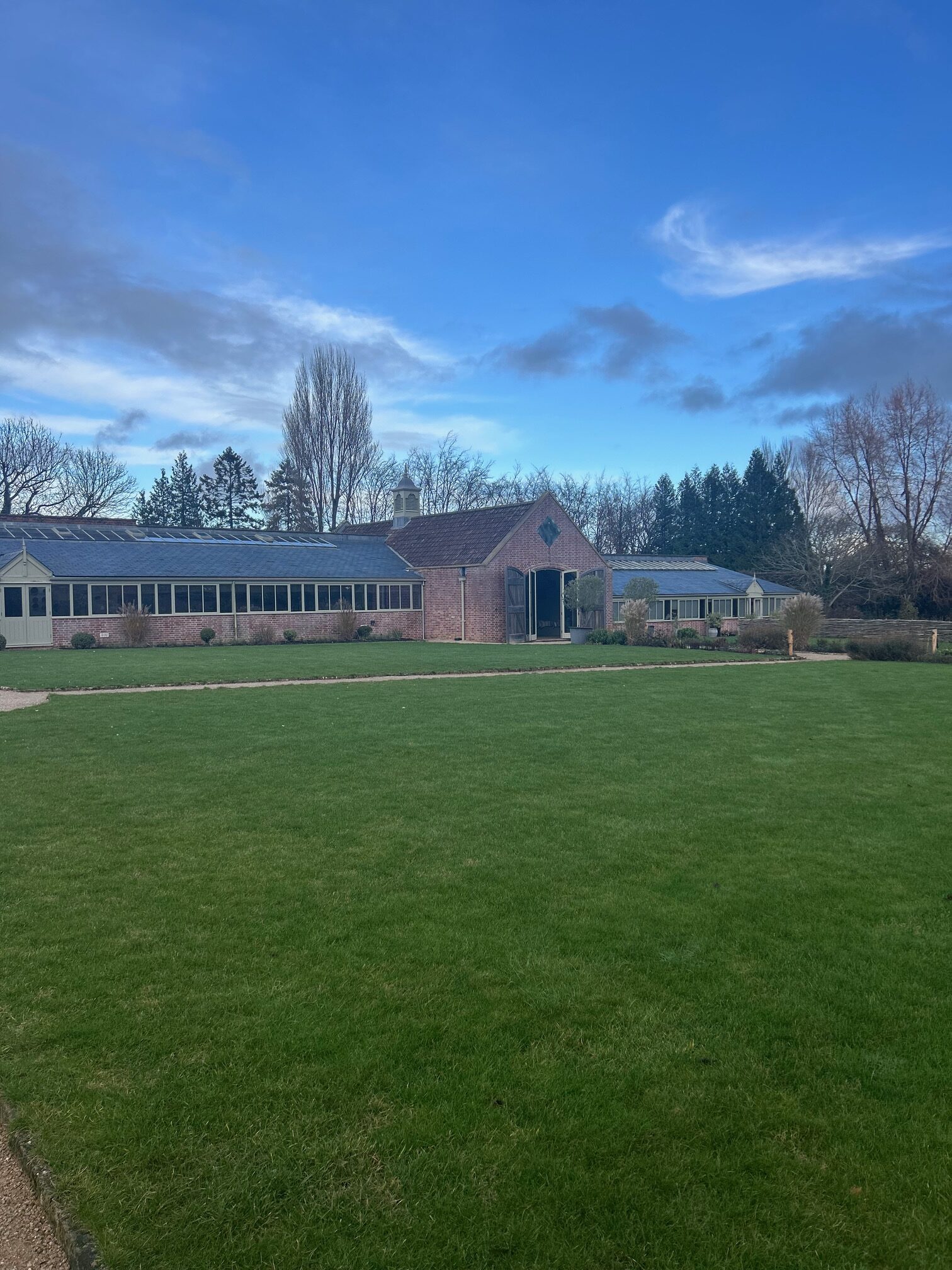 Luxury wedding table with table stationery and flowers
